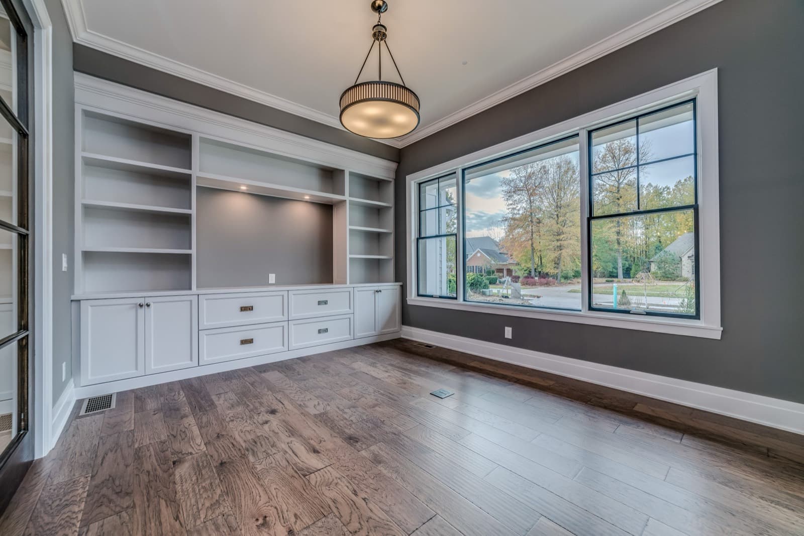 Empty modern living room before virtual staging